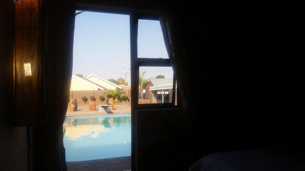African Phoenix Guest Lodge Johannesburg Zewnętrze zdjęcie