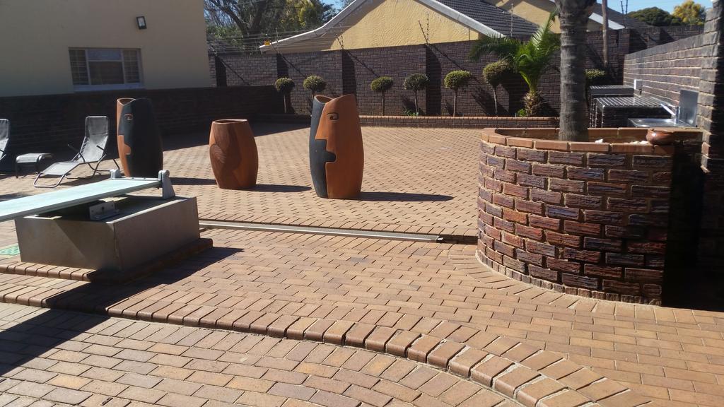 African Phoenix Guest Lodge Johannesburg Zewnętrze zdjęcie