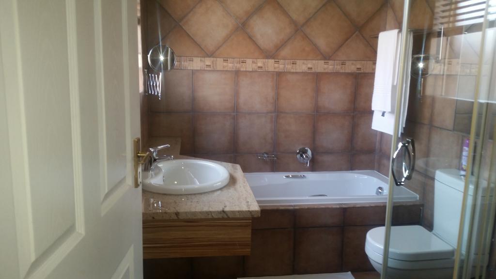 African Phoenix Guest Lodge Johannesburg Zewnętrze zdjęcie