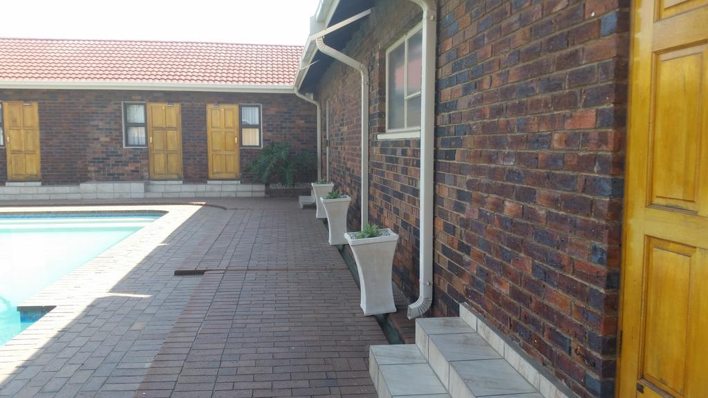 African Phoenix Guest Lodge Johannesburg Zewnętrze zdjęcie