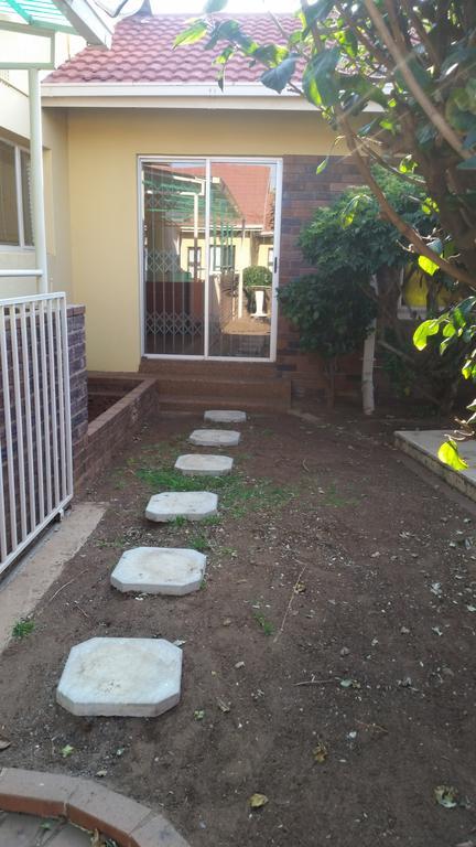 African Phoenix Guest Lodge Johannesburg Zewnętrze zdjęcie