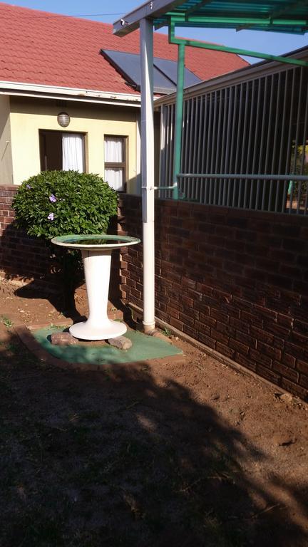 African Phoenix Guest Lodge Johannesburg Zewnętrze zdjęcie