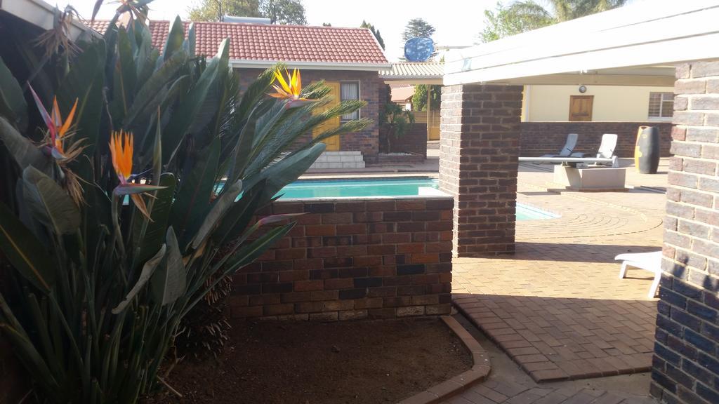 African Phoenix Guest Lodge Johannesburg Zewnętrze zdjęcie