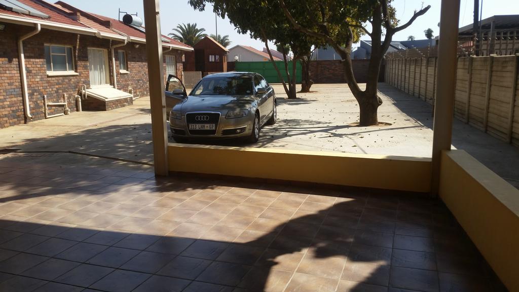 African Phoenix Guest Lodge Johannesburg Zewnętrze zdjęcie