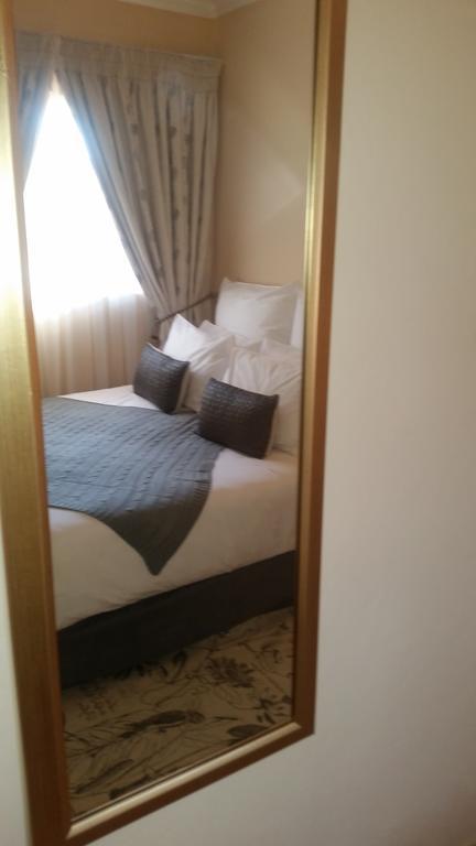 African Phoenix Guest Lodge Johannesburg Zewnętrze zdjęcie