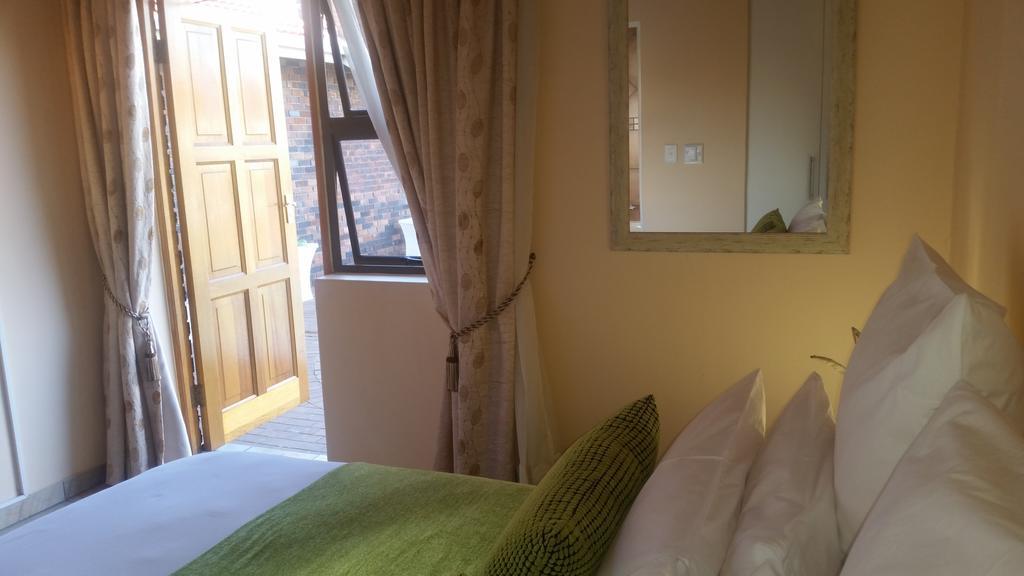 African Phoenix Guest Lodge Johannesburg Zewnętrze zdjęcie