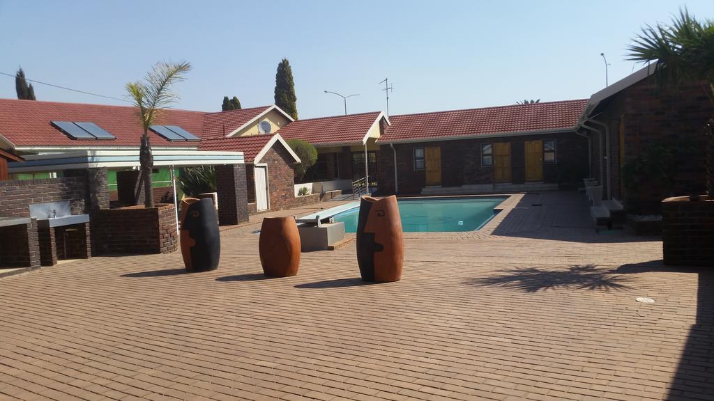 African Phoenix Guest Lodge Johannesburg Zewnętrze zdjęcie