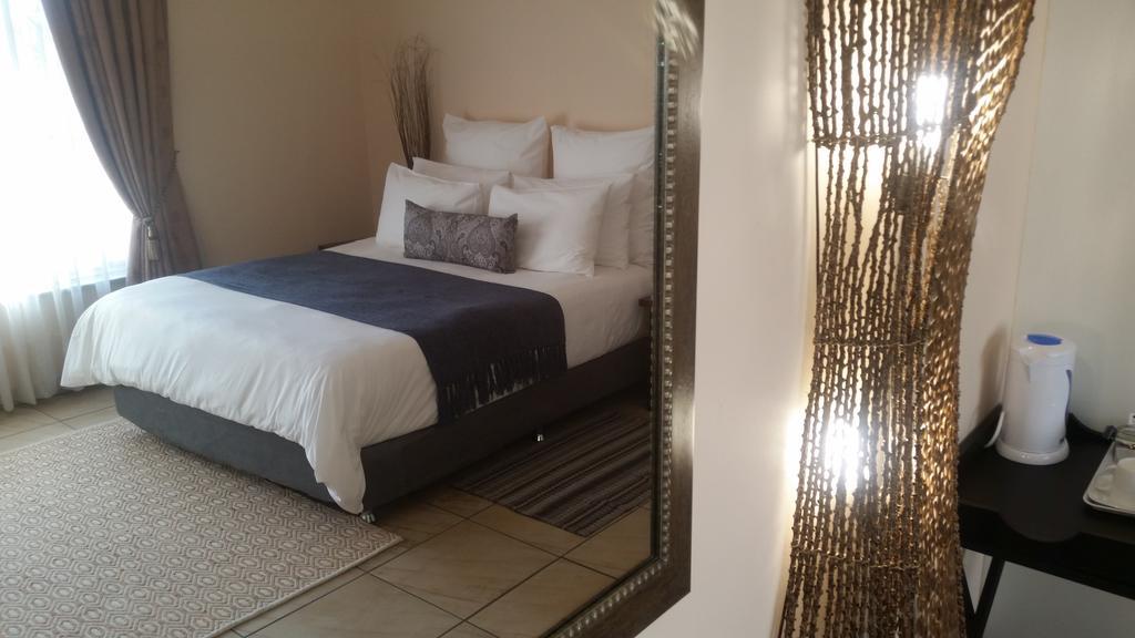 African Phoenix Guest Lodge Johannesburg Zewnętrze zdjęcie