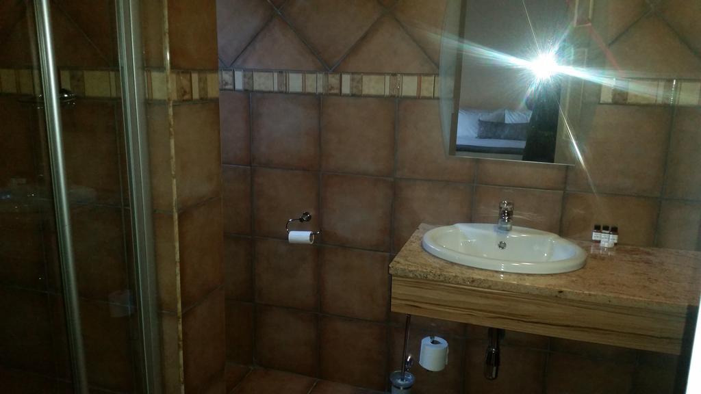 African Phoenix Guest Lodge Johannesburg Zewnętrze zdjęcie