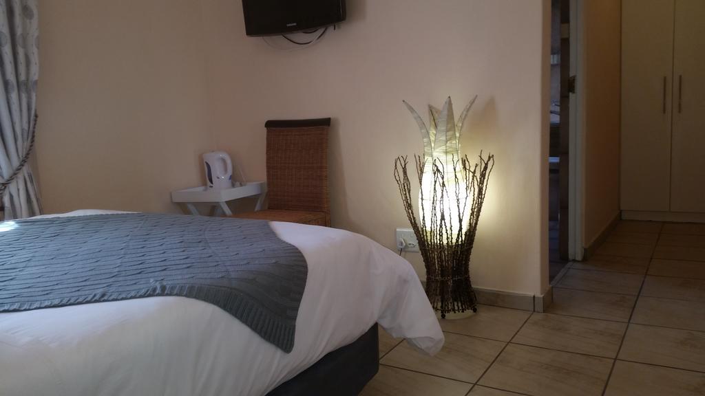 African Phoenix Guest Lodge Johannesburg Zewnętrze zdjęcie