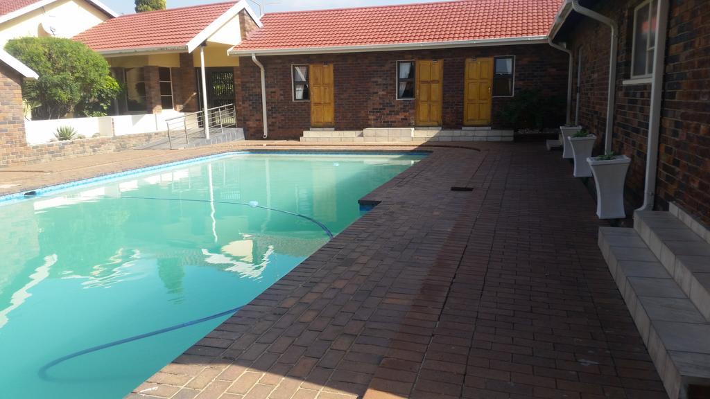 African Phoenix Guest Lodge Johannesburg Zewnętrze zdjęcie