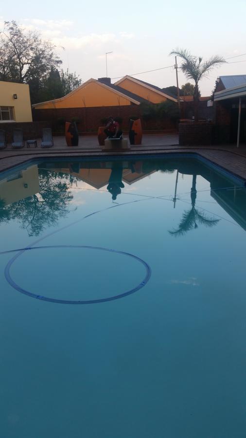 African Phoenix Guest Lodge Johannesburg Zewnętrze zdjęcie